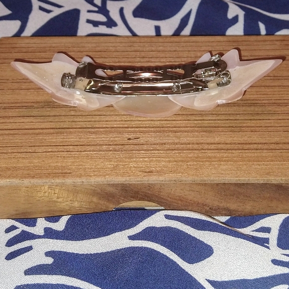 Hand Carved Shell Hair Clip - Picture 4 of 4